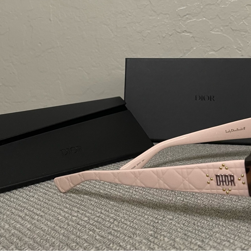 🎉HP🎉New Lady Dior Christian Dior Light Pink💖Studded 57mm Sunglasses Italy - Picture 8 of 16